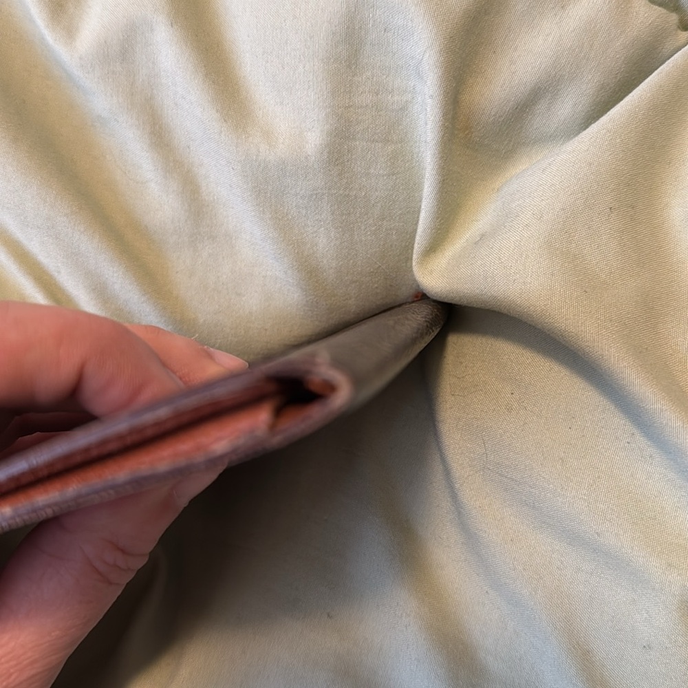 Authentic Louis Vuitton monogram canvas ID holder - Picture 7 of 8